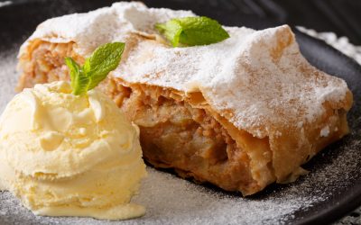 How to bake the typical Austrian classic: Apple Strudel