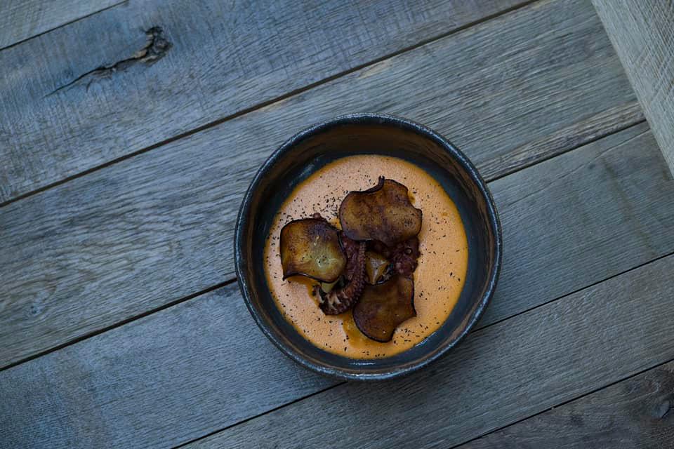 Charred octopus, ripe tomatoes, smoked garlic_kaiamo